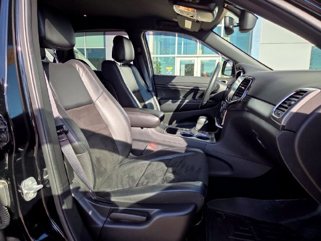 Used 2019 Jeep Grand Cherokee Altitude AWD/4WD image 12