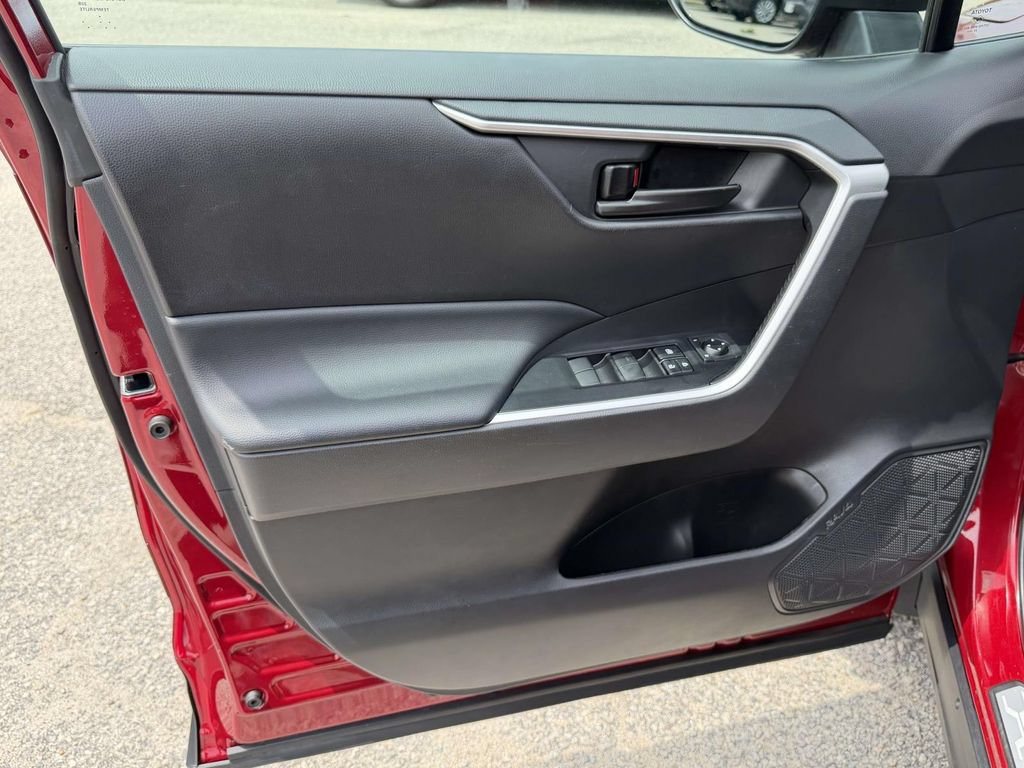 Certified 2023 Toyota RAV4 LE AWD/4WD image 16