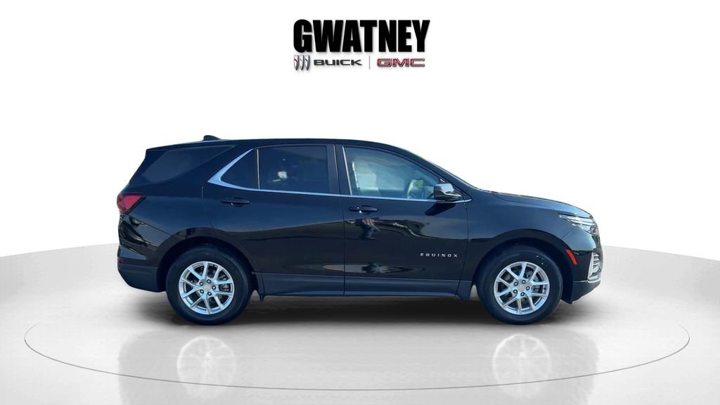 Used 2023 Chevrolet Equinox LT w/ Driver Convenience Package FWD image 2