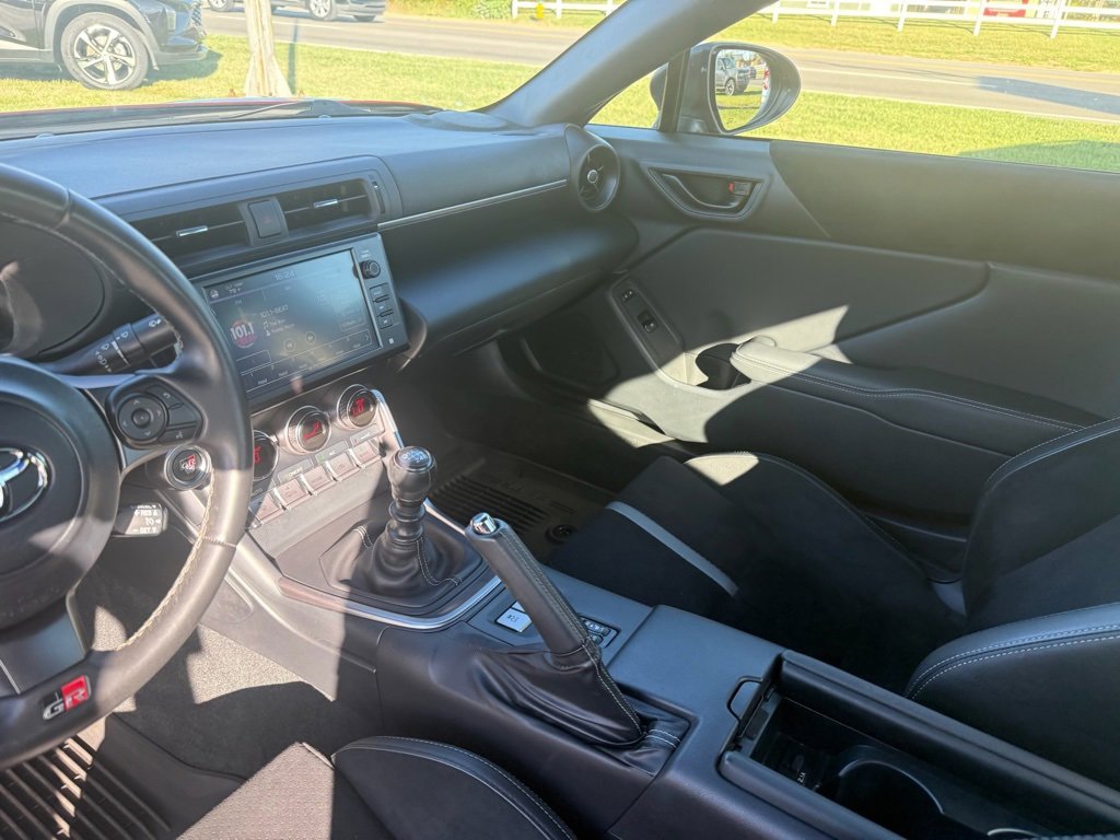 Used 2023 Toyota GR86 Premium image 13
