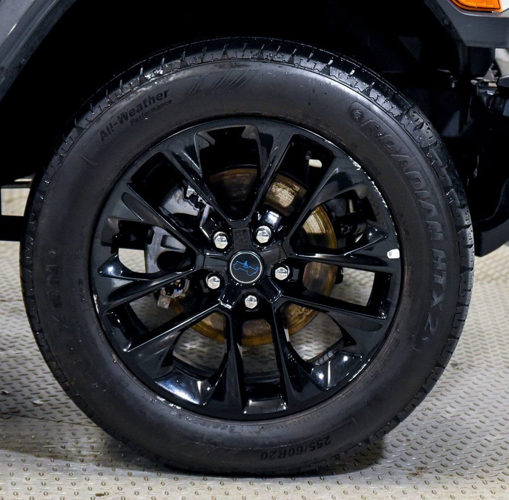 Used 2025 Jeep Wrangler Unlimited Sahara AWD/4WD image 15