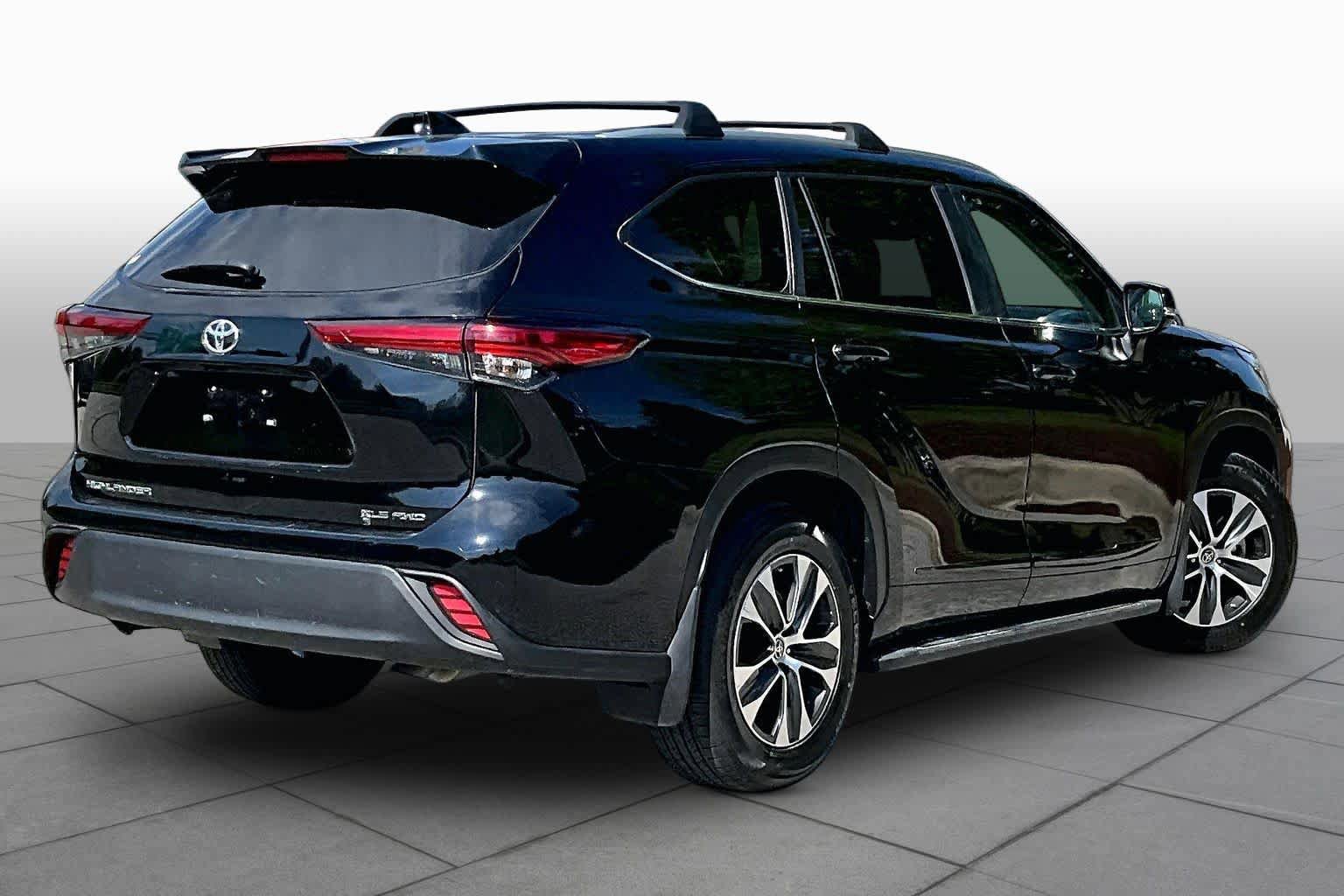 Used 2023 Toyota Highlander XLE AWD/4WD image 13