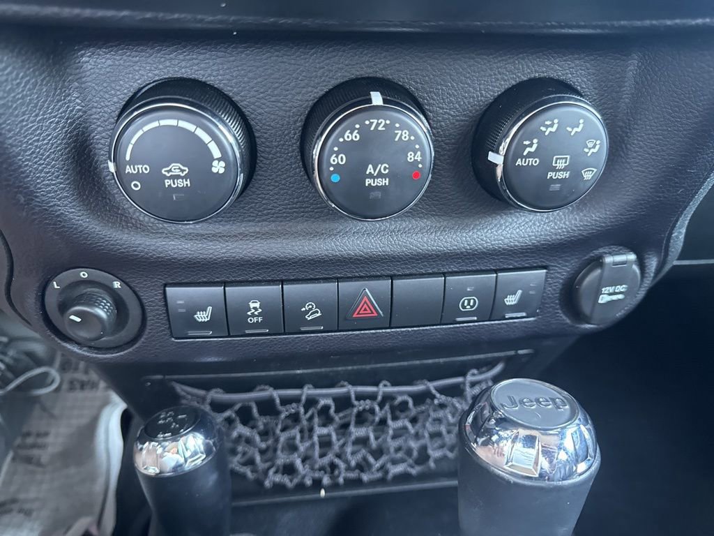 Used 2016 Jeep Wrangler Unlimited Rubicon AWD/4WD image 21