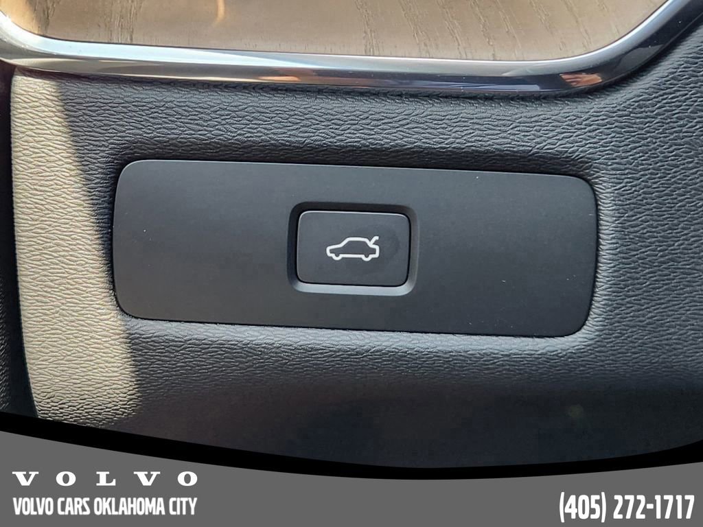Certified 2026 Volvo XC60 B5 Plus w/ Protection Package Premier image 22