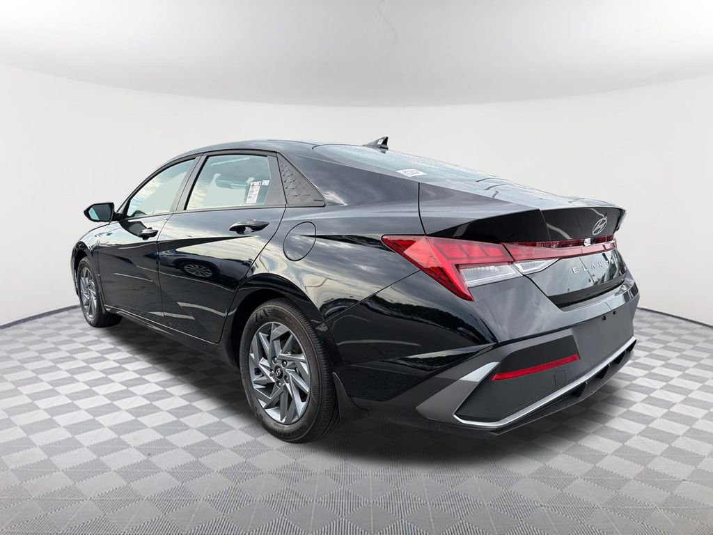 Used 2026 Hyundai Elantra Hybrid FWD image 7