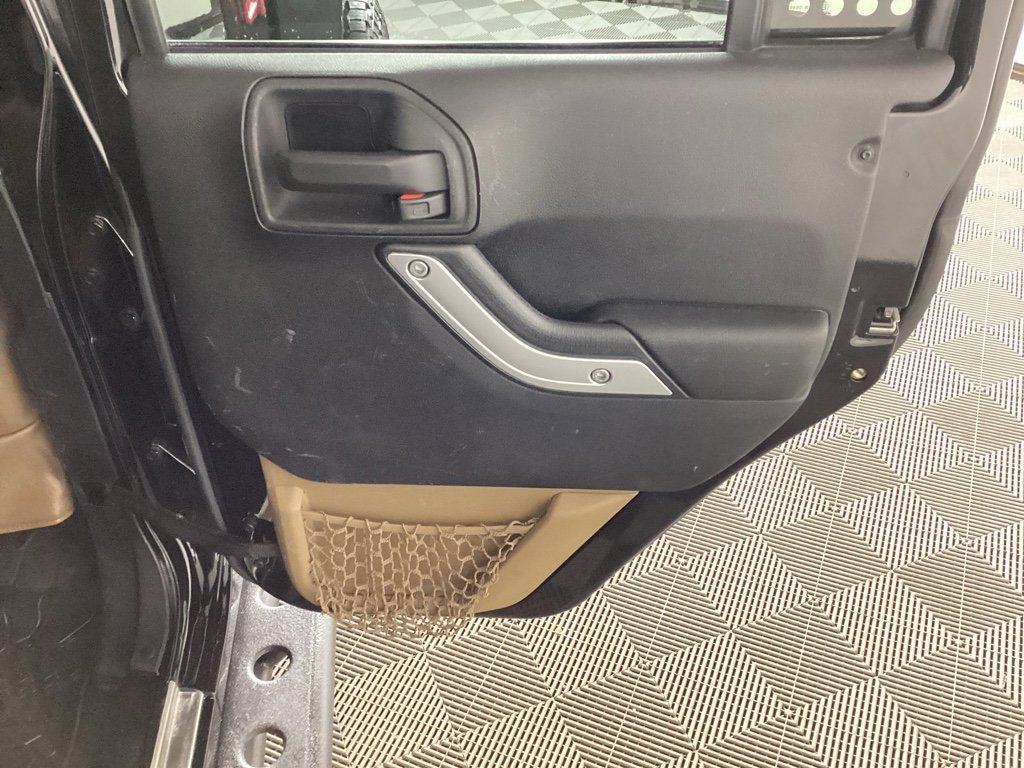 Used 2015 Jeep Wrangler Unlimited Rubicon w/ Dual Top Group AWD/4WD image 11