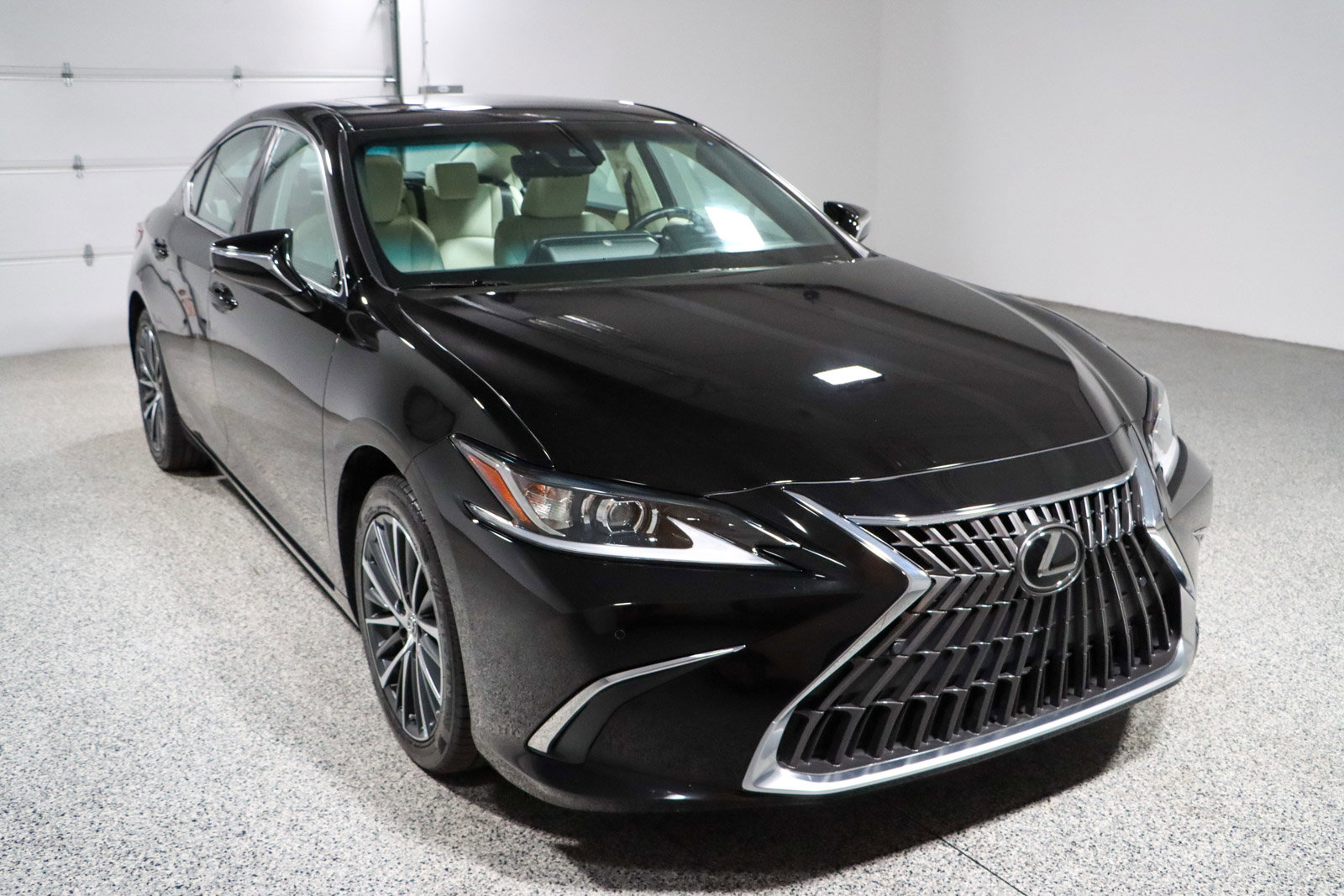 Used 2024 Lexus ES 350 w/ Premium Package FWD image 5
