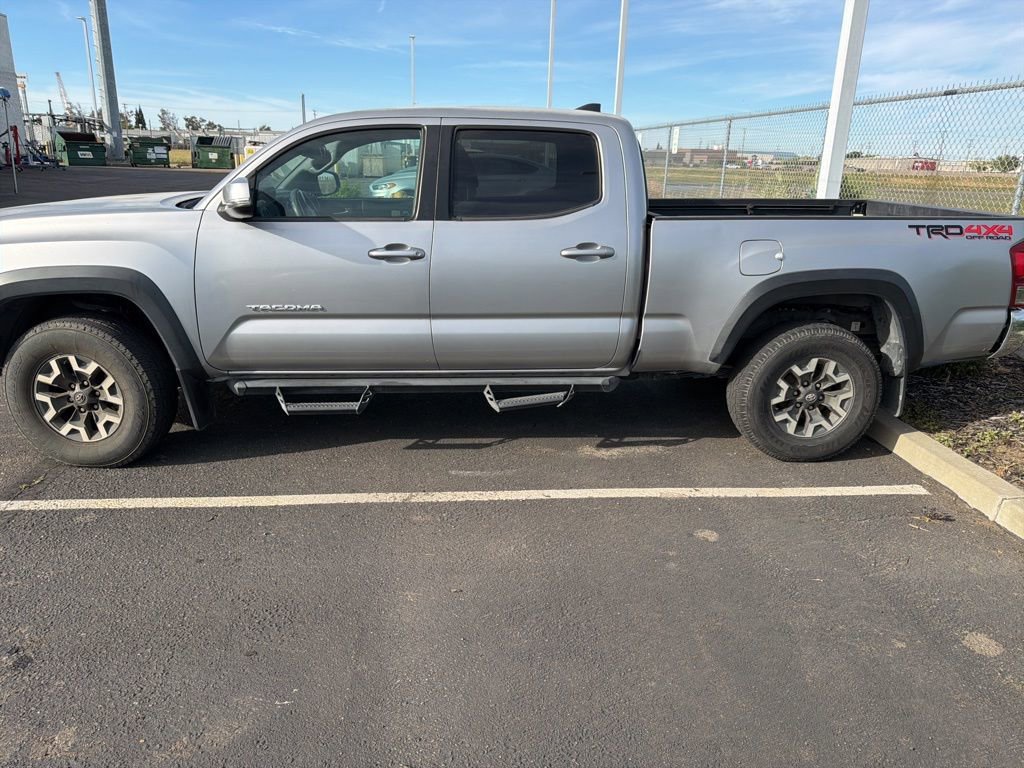 Used 2017 Toyota Tacoma TRD Off-Road w/ Tow Package AWD/4WD image 1