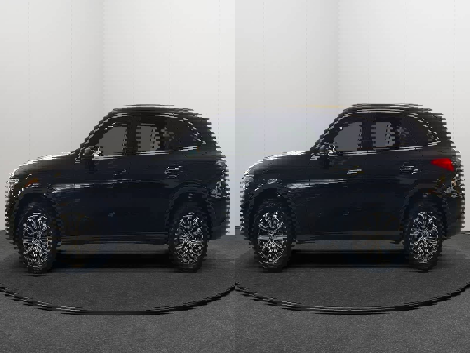 New 2026 Mercedes-Benz GLC 300 4MATIC image 3