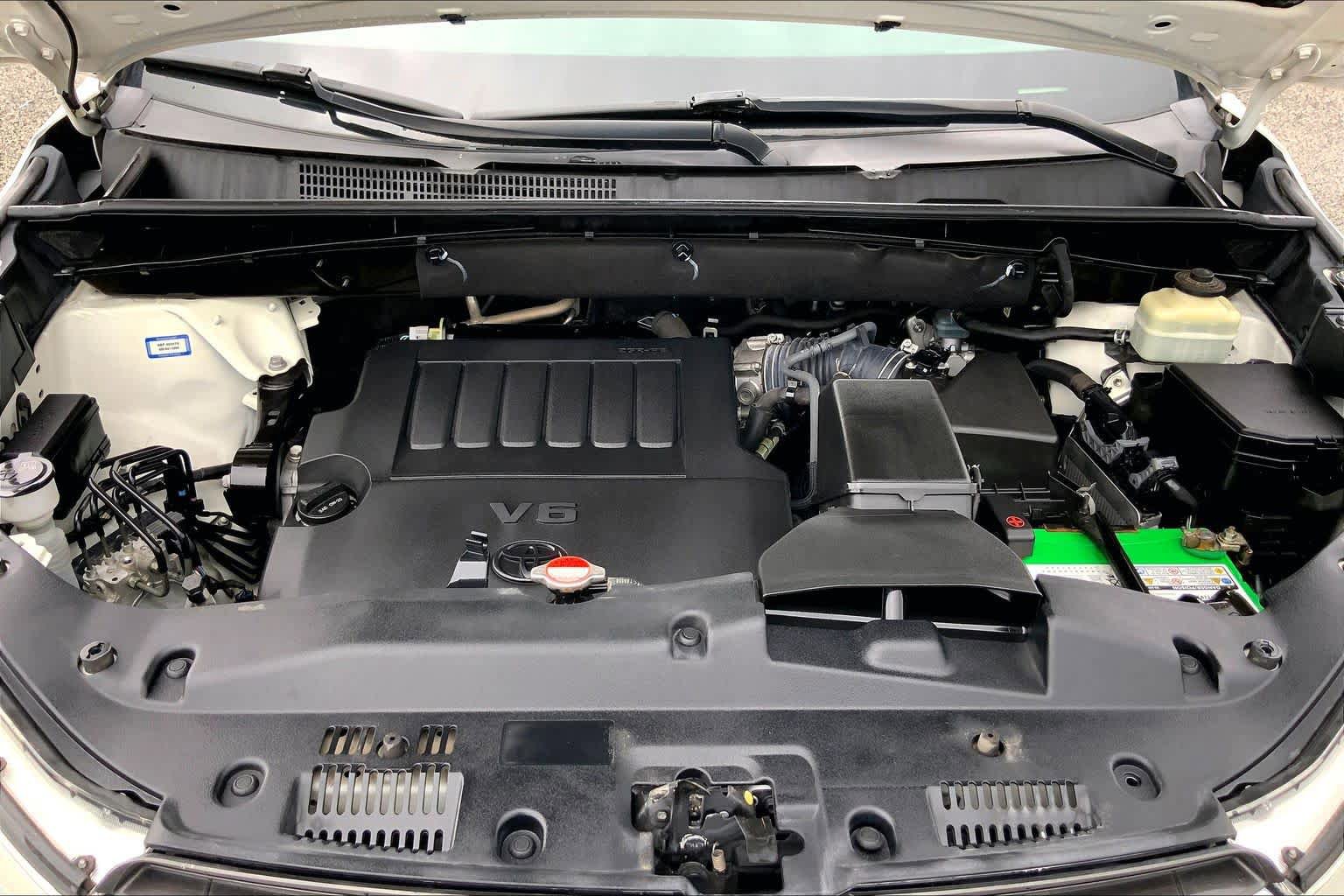 Used 2016 Toyota Highlander XLE AWD/4WD image 31