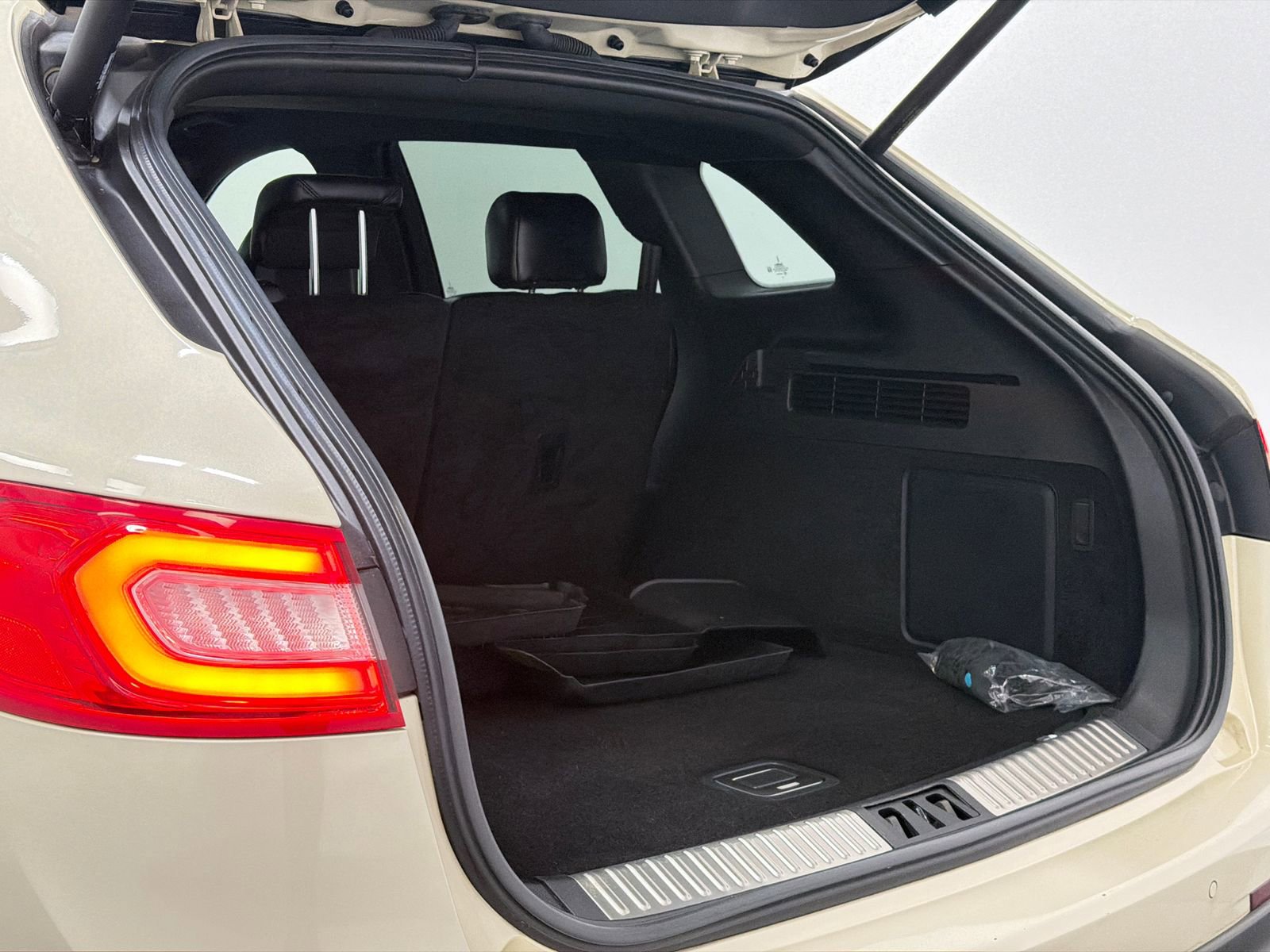 Used 2016 Lincoln MKX Reserve w/ Technology Package image 7