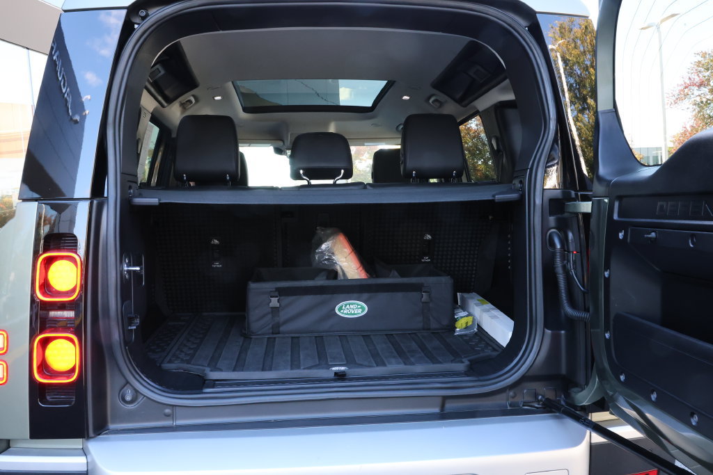 Used 2020 Land Rover Defender 110 SE AWD/4WD image 5