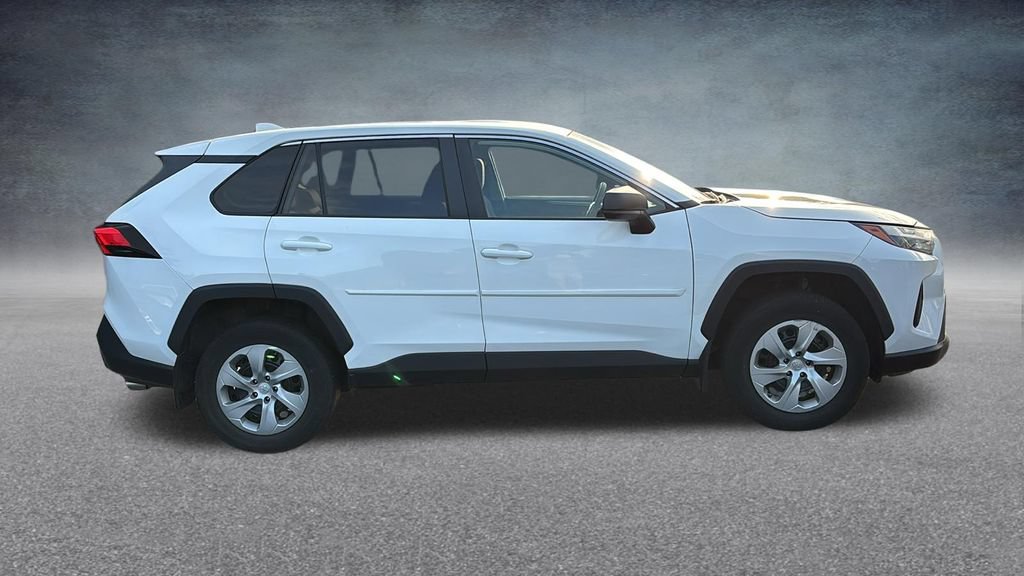 Used 2023 Toyota RAV4 LE AWD/4WD image 28