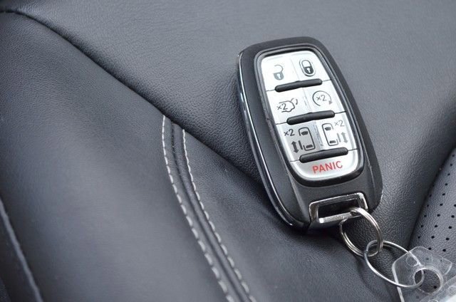 Used 2024 Chrysler Pacifica Touring-L image 23