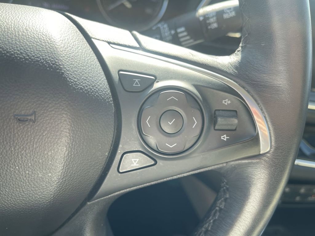 Used 2020 Buick Enclave Essence FWD image 11