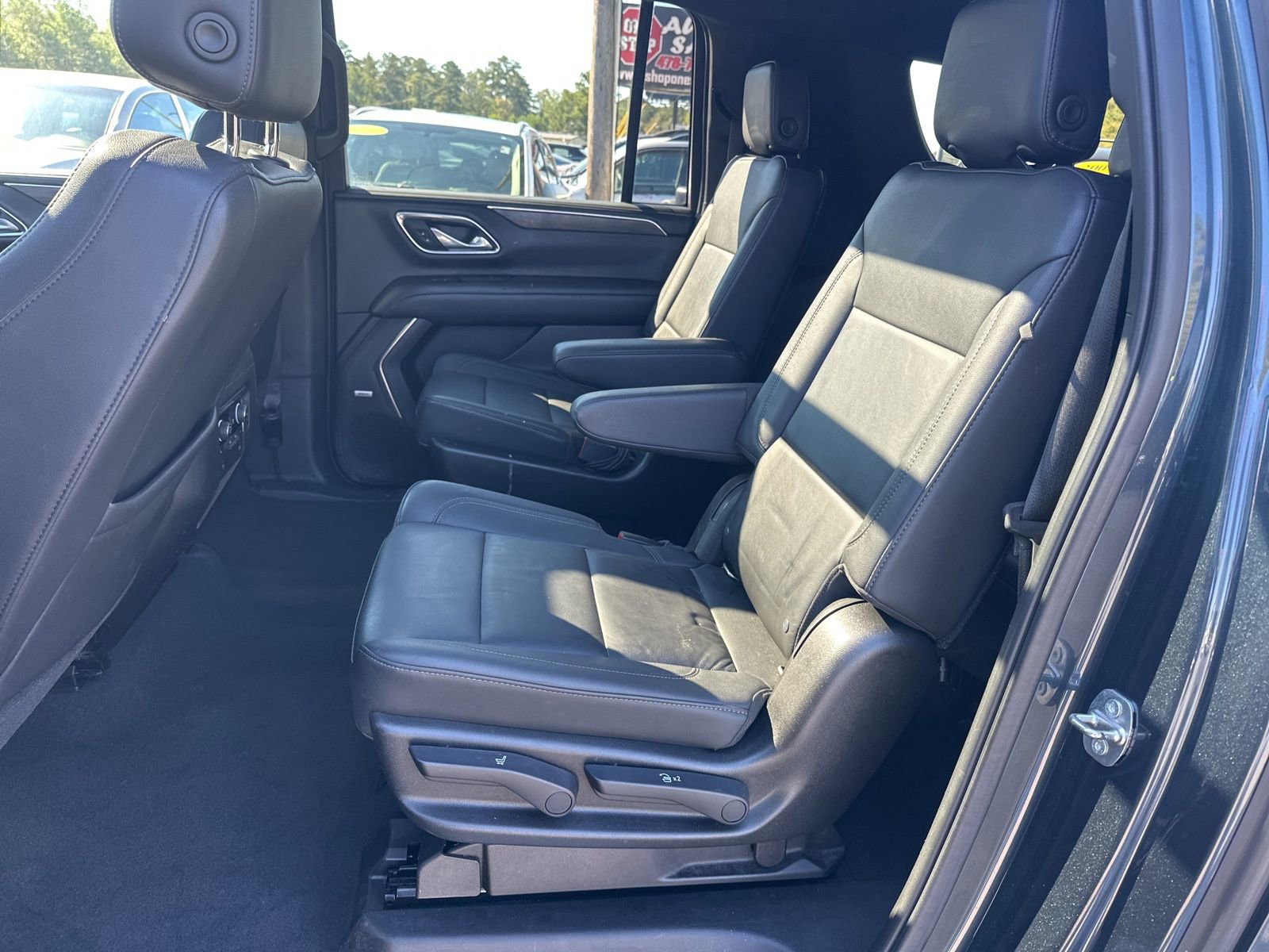 Used 2021 Chevrolet Suburban LT w/ LT Signature Package RWD image 13