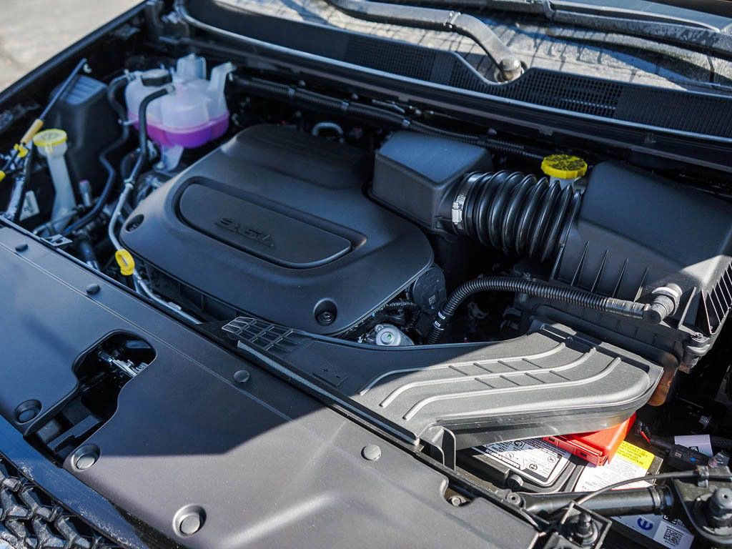 New 2026 Chrysler Pacifica Pinnacle w/ Trailer Tow Group AWD/4WD image 6