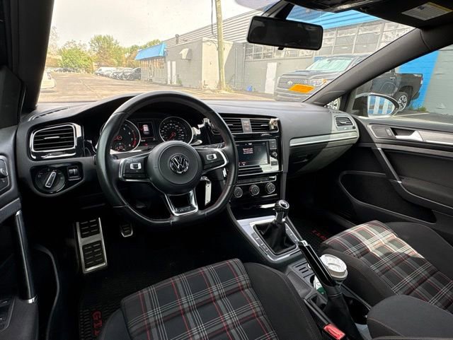 Used 2021 Volkswagen Golf 4-Door FWD image 9