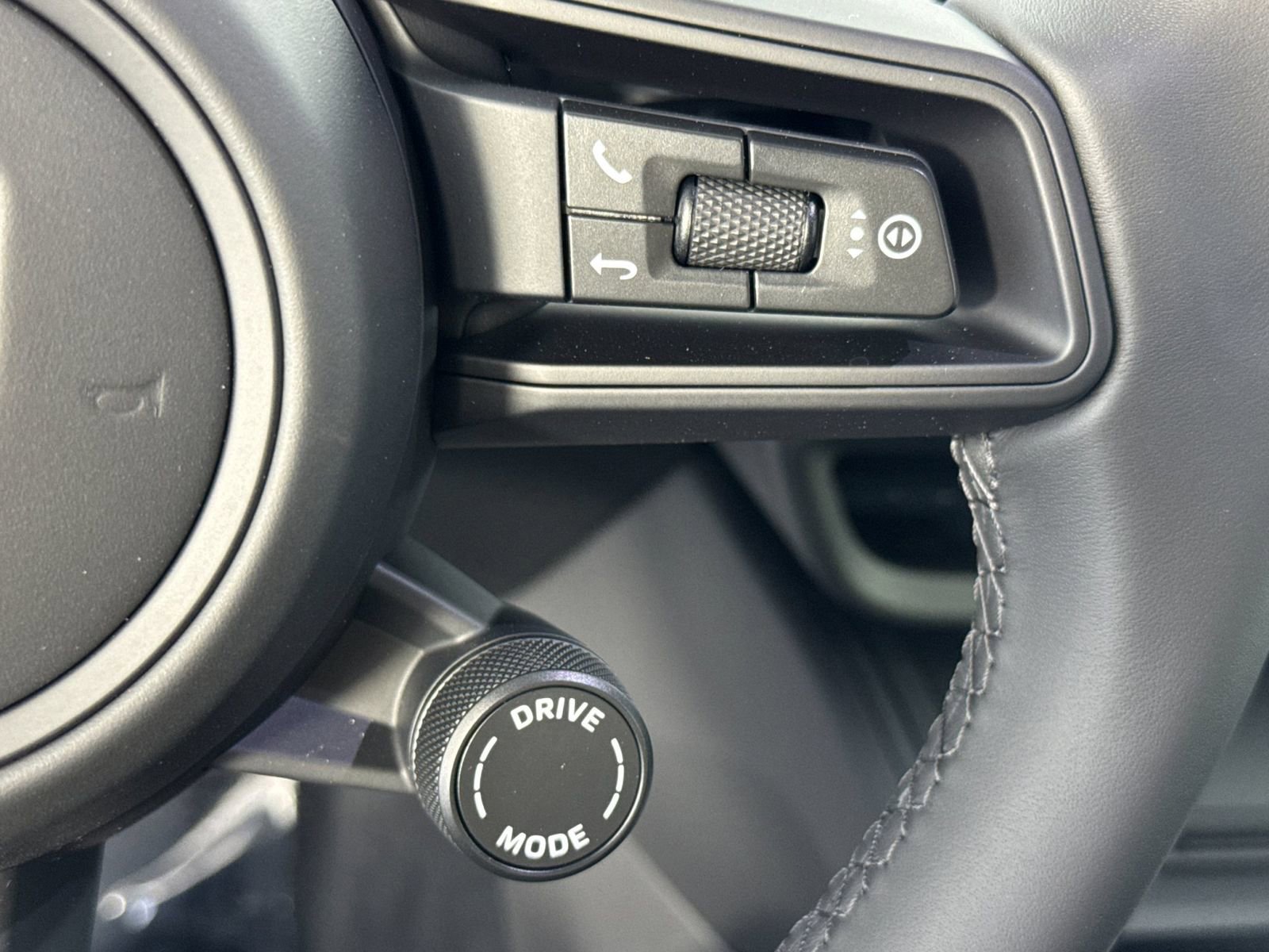 New 2026 Porsche Macan 4 Electric image 30