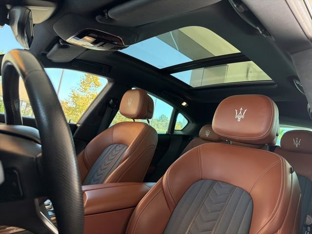Certified 2022 Maserati Levante GT AWD/4WD image 18