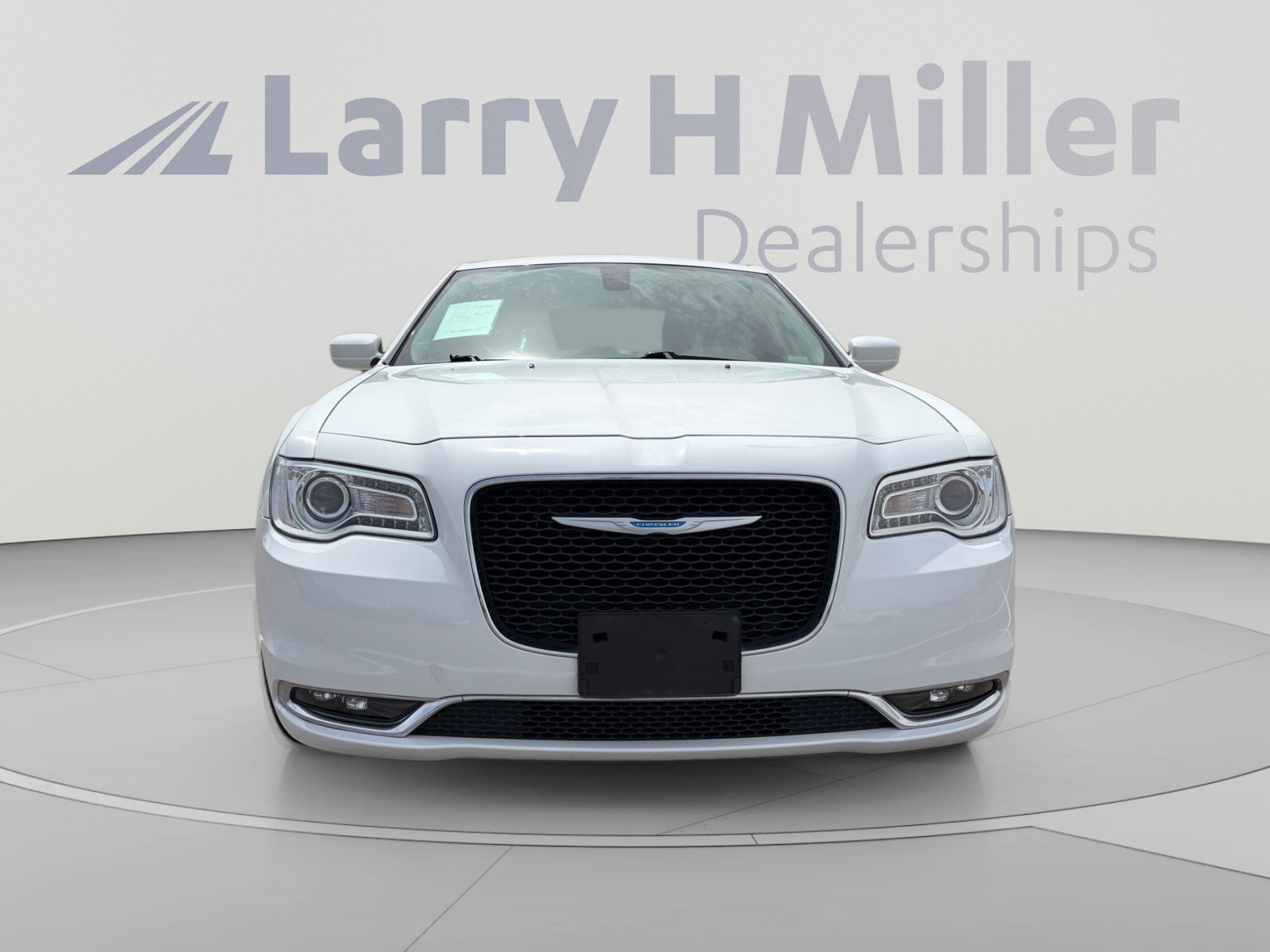 Used 2021 Chrysler 300 Touring w/ Driver Convenience Group AWD/4WD image 8