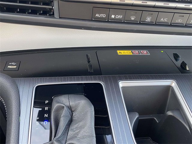 Used 2025 Toyota Sienna LE image 28