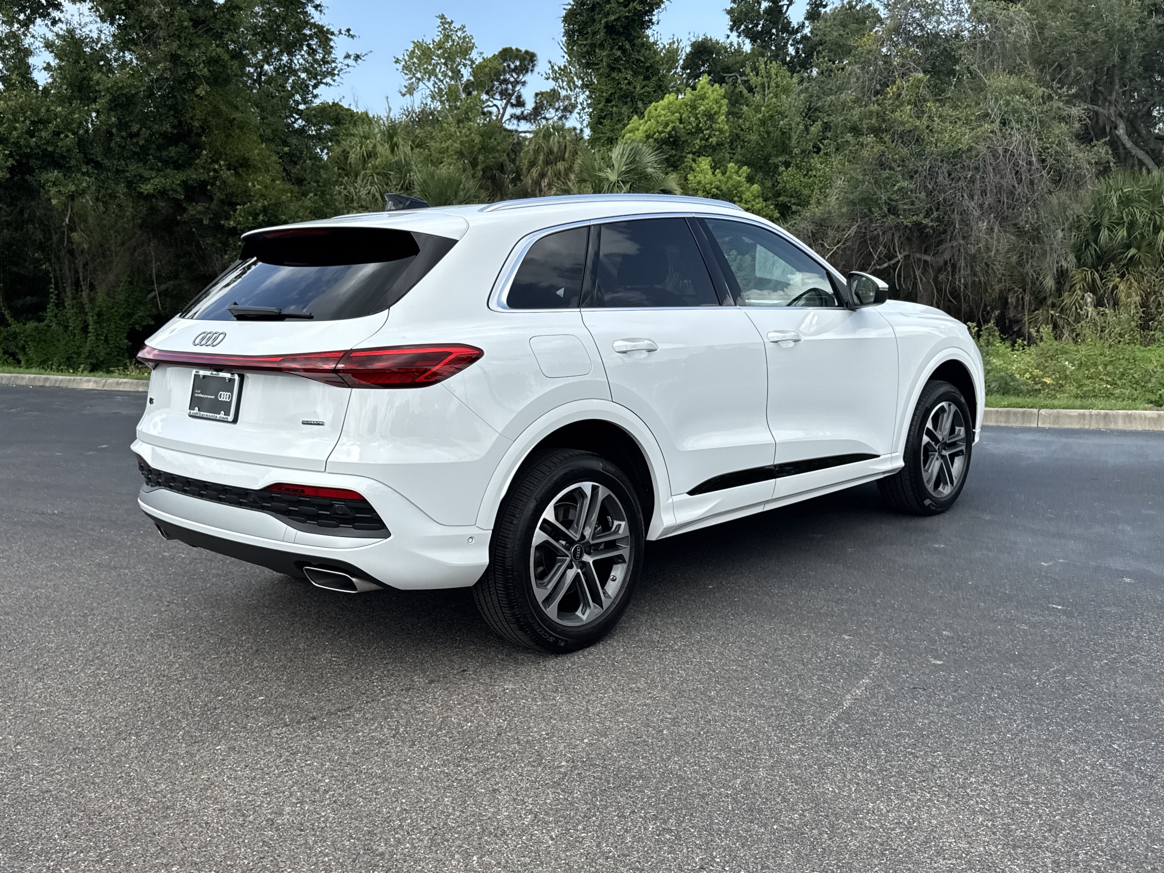Certified 2025 Audi Q5 Premium w/ Convenience Package AWD/4WD image 6
