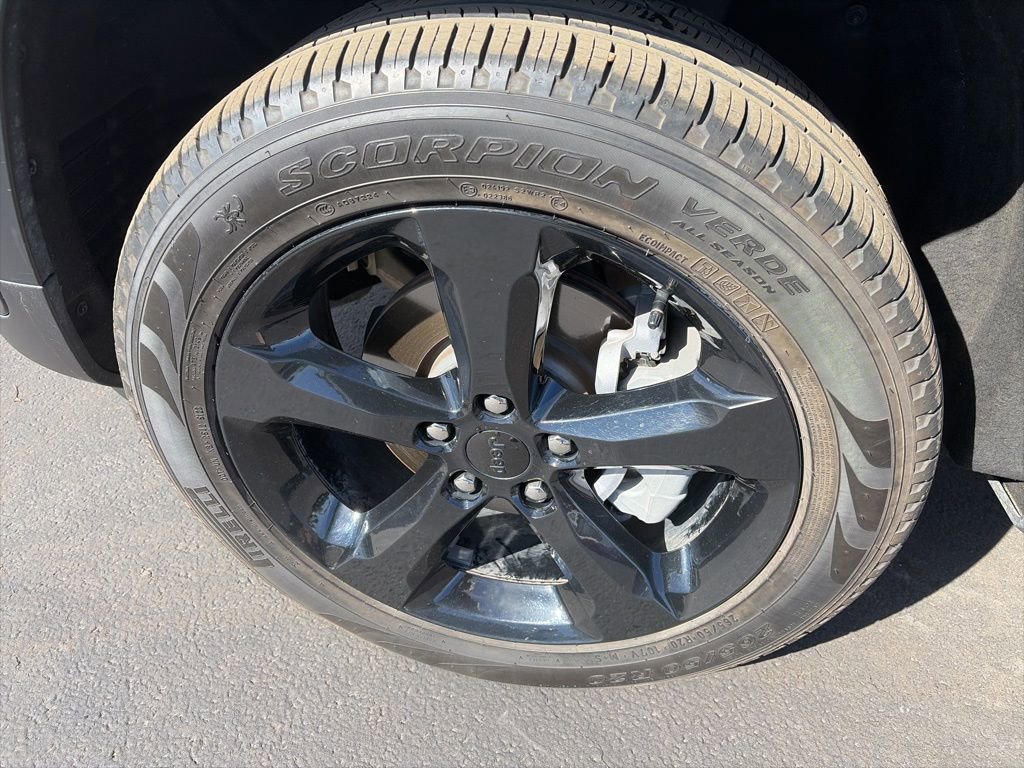 Used 2024 Jeep Grand Cherokee Limited w/ Black Appearance Package image 8