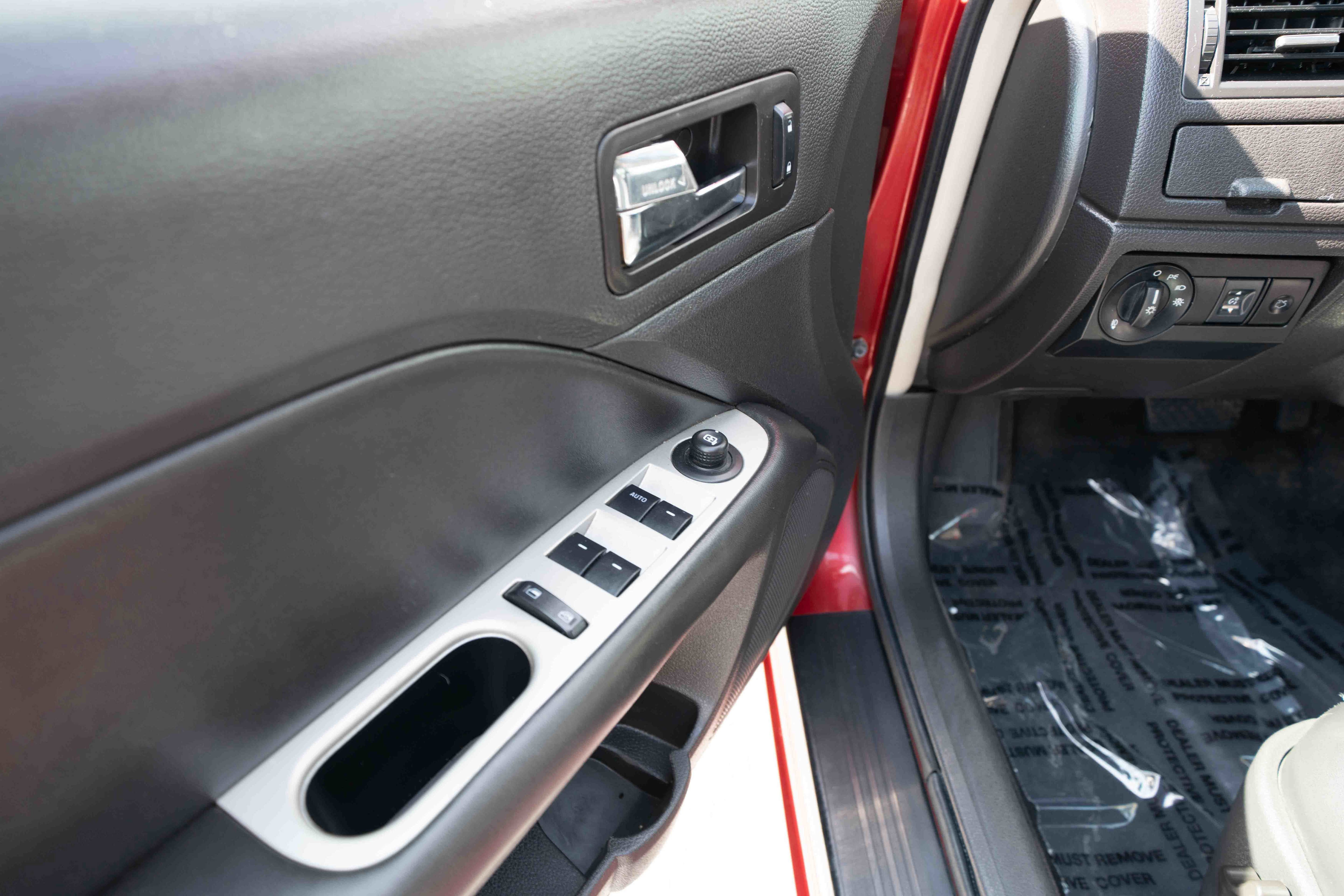 Used 2010 Ford Fusion SEL image 7