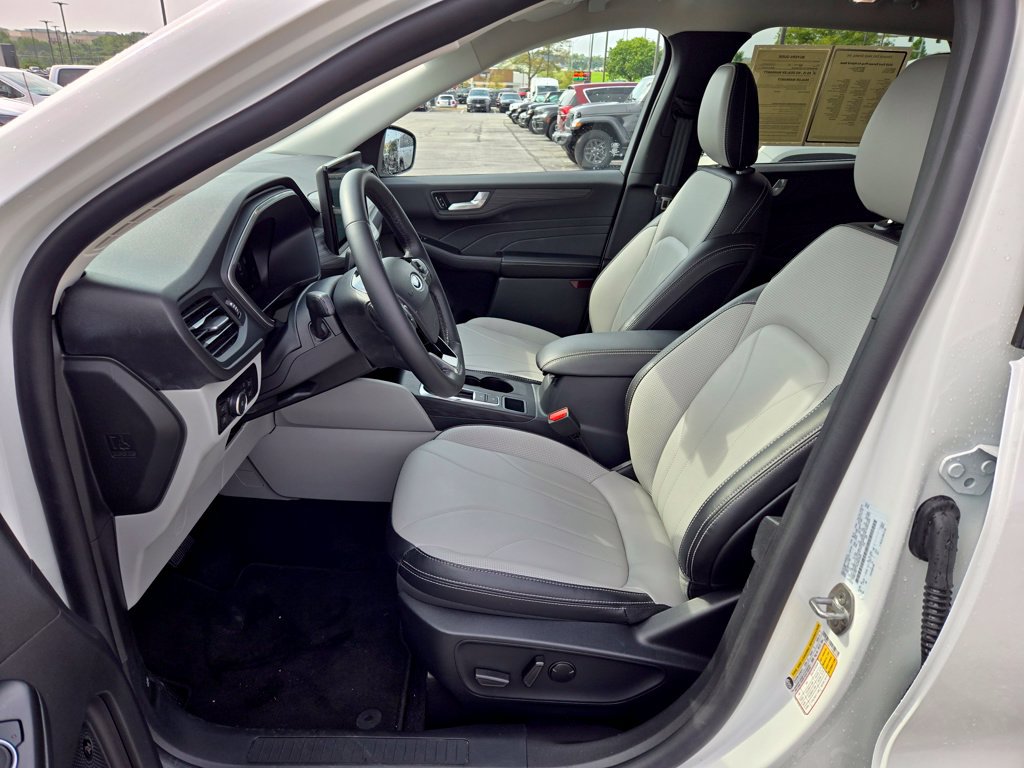 Used 2025 Ford Escape SE w/ PHEV Premium Package FWD image 16