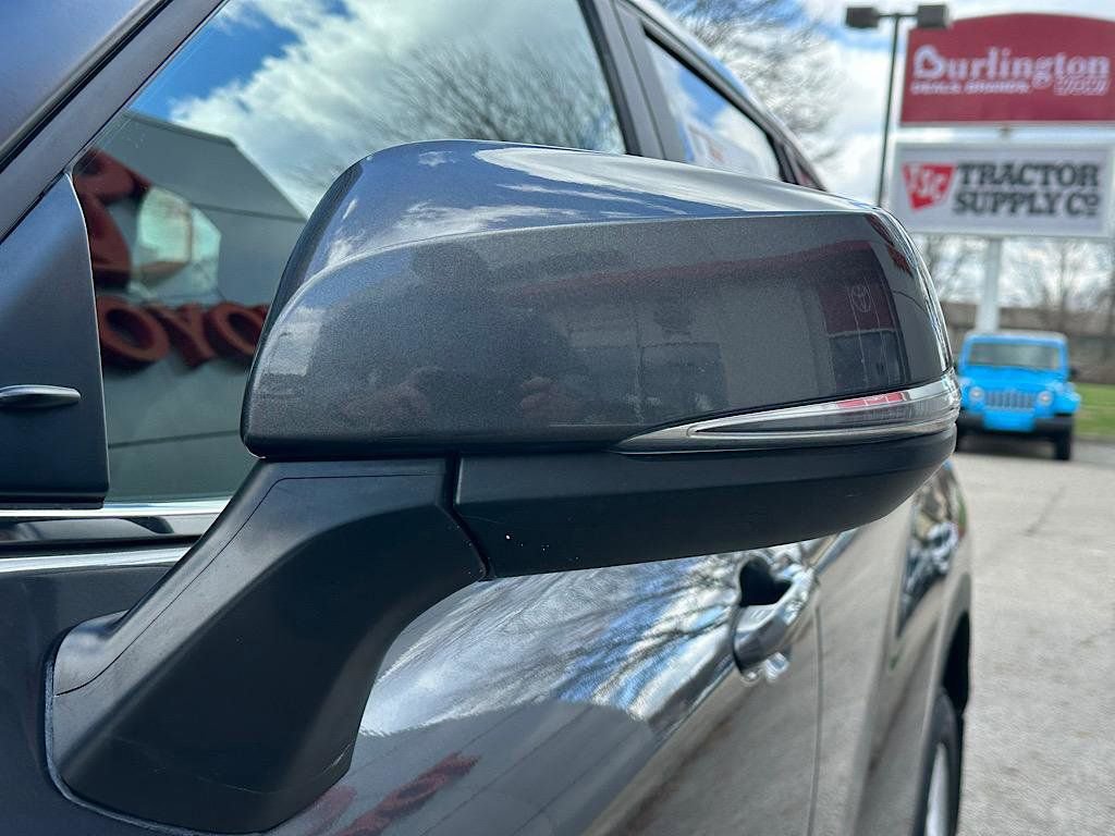 Certified 2024 Toyota Highlander Limited image 11