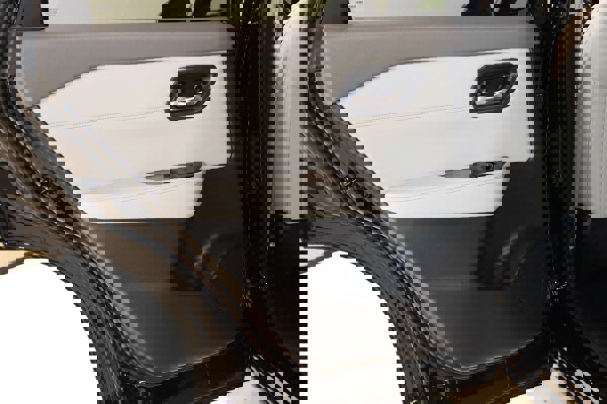 Used 2023 Nissan Rogue SL image 57