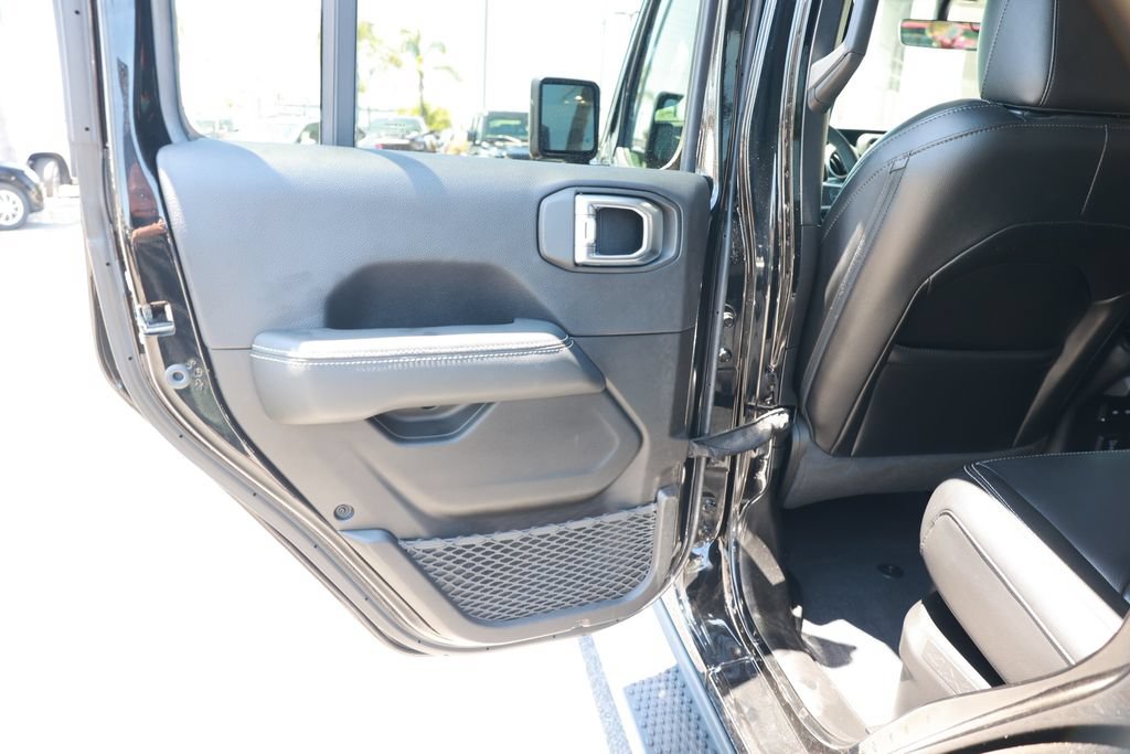 Used 2023 Jeep Wrangler Unlimited Sahara w/ Cold Weather Group AWD/4WD image 40