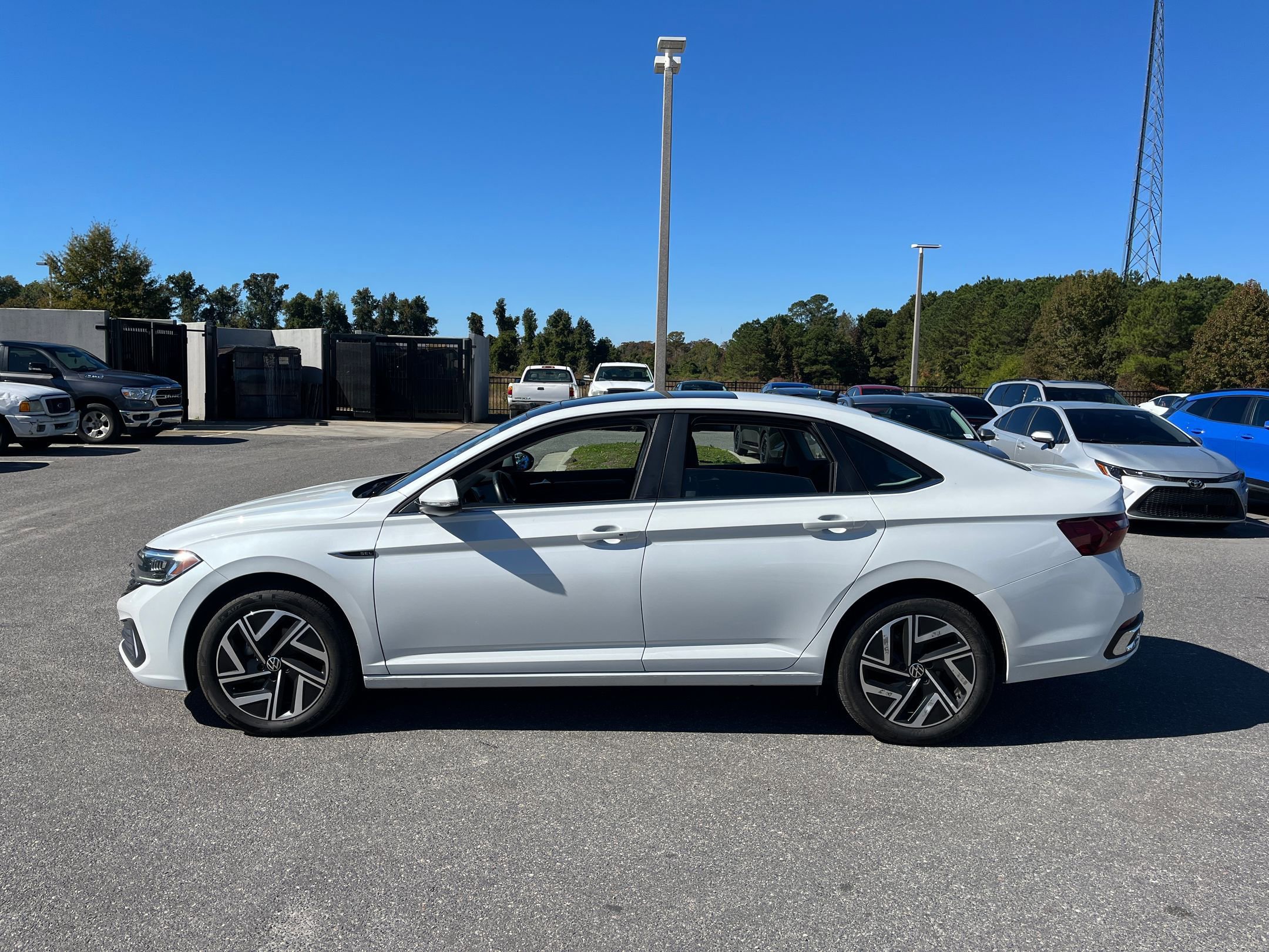 Used 2024 Volkswagen Jetta SEL image 6