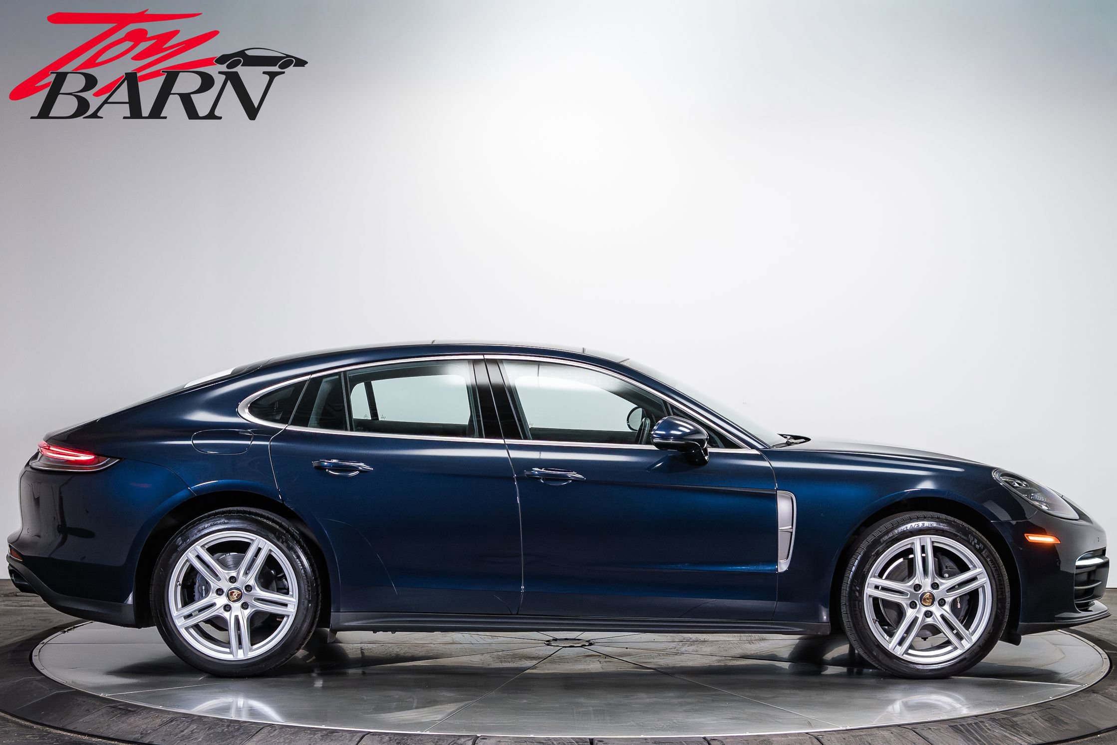 Used 2022 Porsche Panamera 4 Platinum Edition AWD/4WD image 6