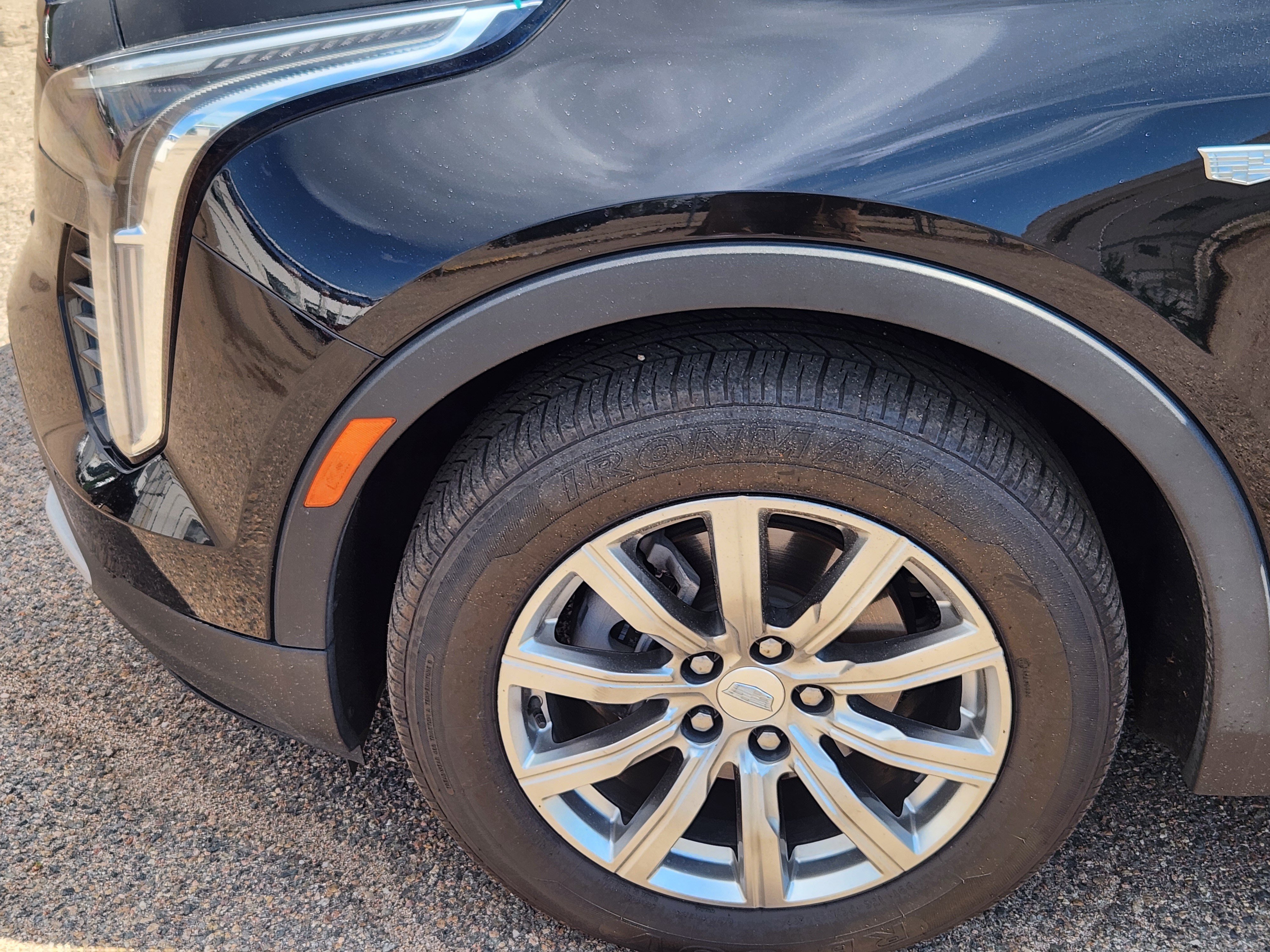 Used 2023 Cadillac XT4 Premium Luxury w/ Cold Weather Package AWD/4WD image 6