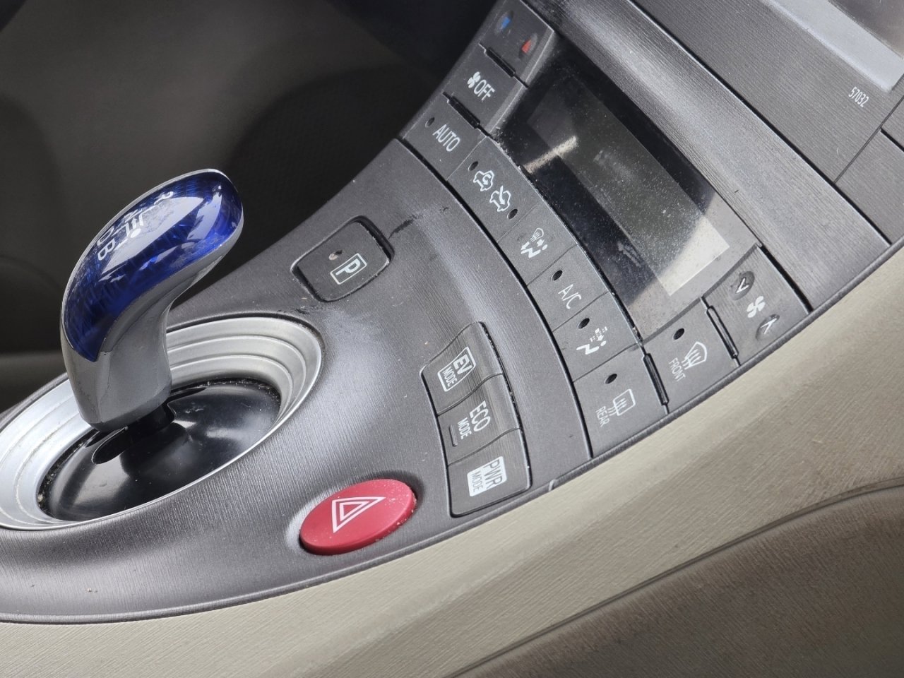 Used 2013 Toyota Prius Three w/ Solar Roof Pkg image 16