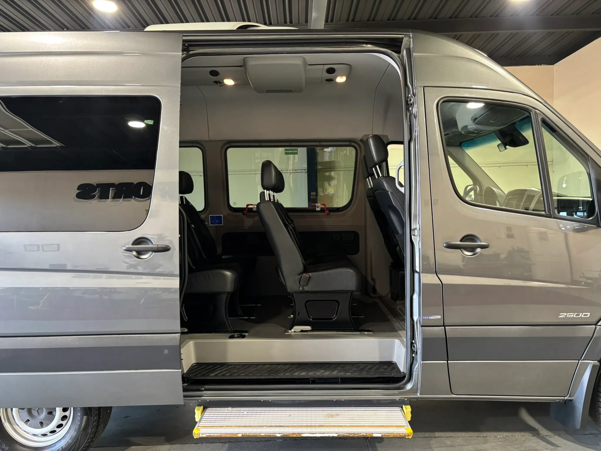 Used 2014 Mercedes-Benz Sprinter 2500 image 10