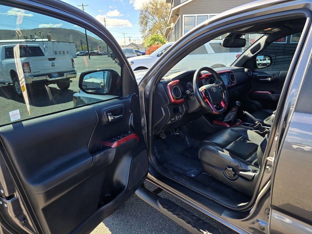 Used 2019 Toyota Tacoma SR AWD/4WD image 19
