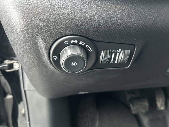 Used 2024 Jeep Compass Limited image 17