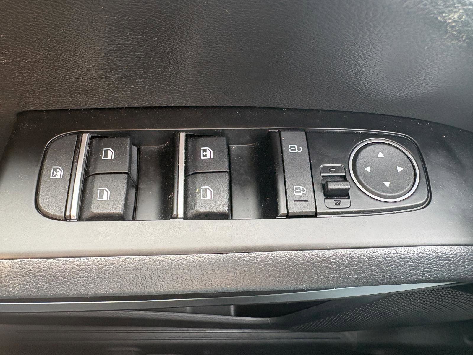 Used 2025 Kia Soul LX image 28