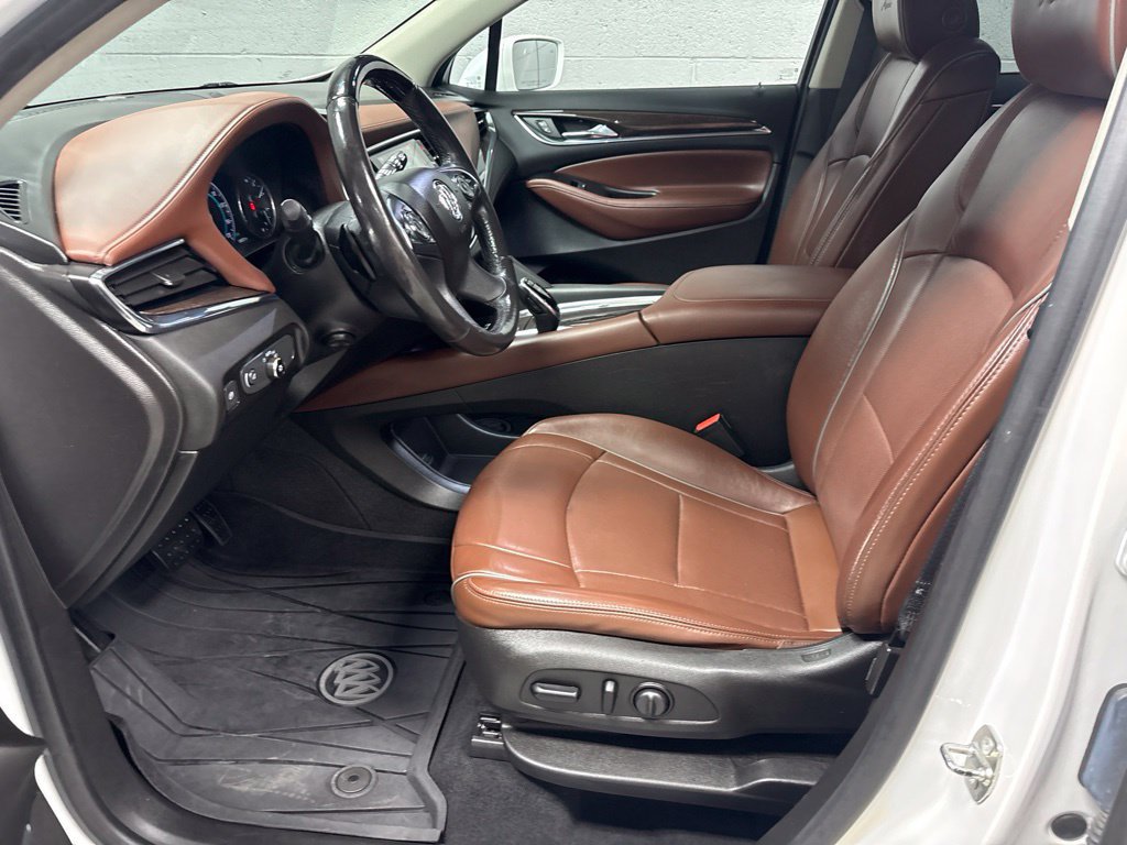 Used 2018 Buick Enclave Avenir w/ Avenir Technology Package AWD/4WD image 17