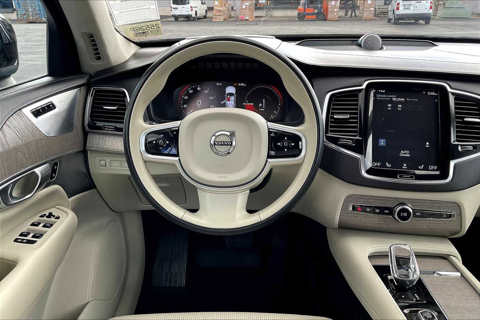 Used 2022 Volvo XC90 T8 Inscription image 8