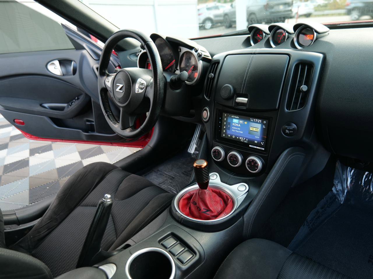 Used 2017 Nissan 370Z Coupe RWD image 37