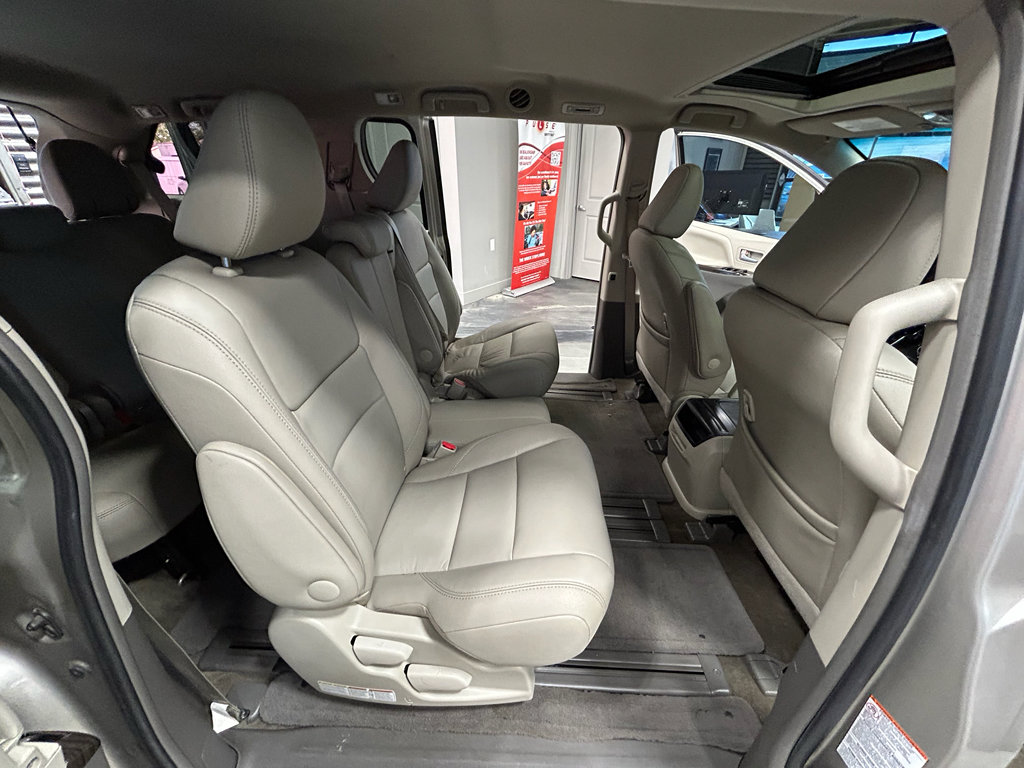 Used 2017 Toyota Sienna XLE w/ XLE Navigation Package FWD image 45