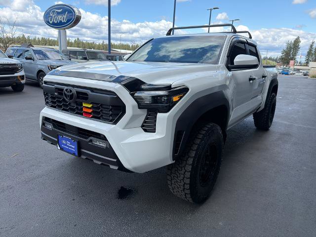 Used 2025 Toyota Tacoma TRD Off-Road AWD/4WD image 3