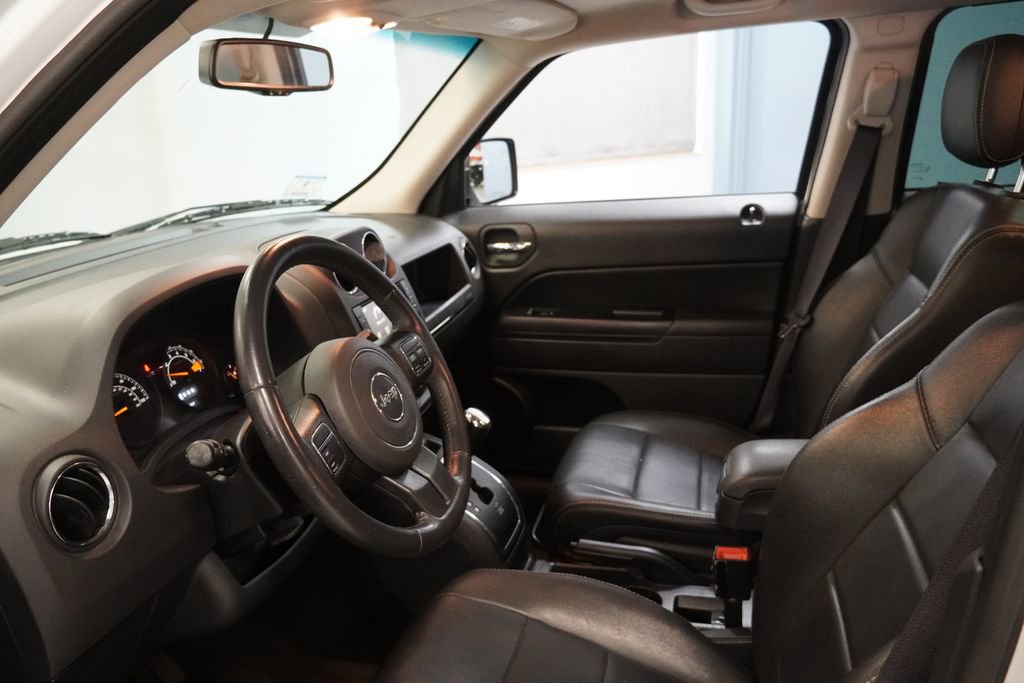 Used 2017 Jeep Patriot High Altitude AWD/4WD image 3