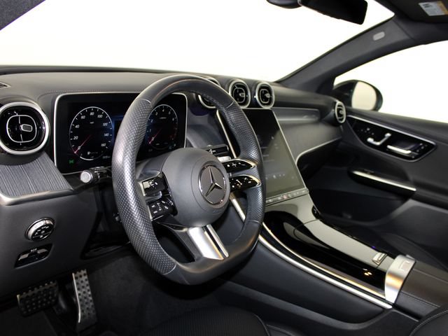 Used 2024 Mercedes-Benz GLC 300 4MATIC image 4