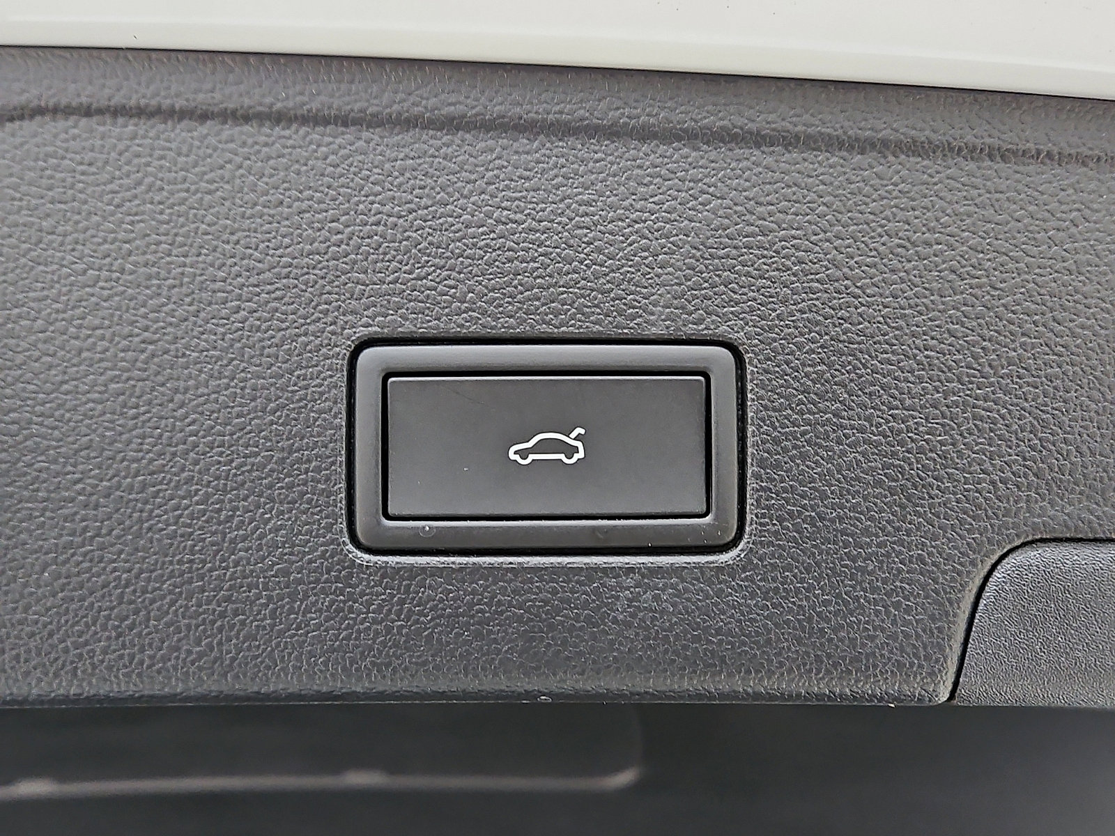 Used 2025 Volkswagen Atlas Cross Sport SEL Premium R-Line image 8