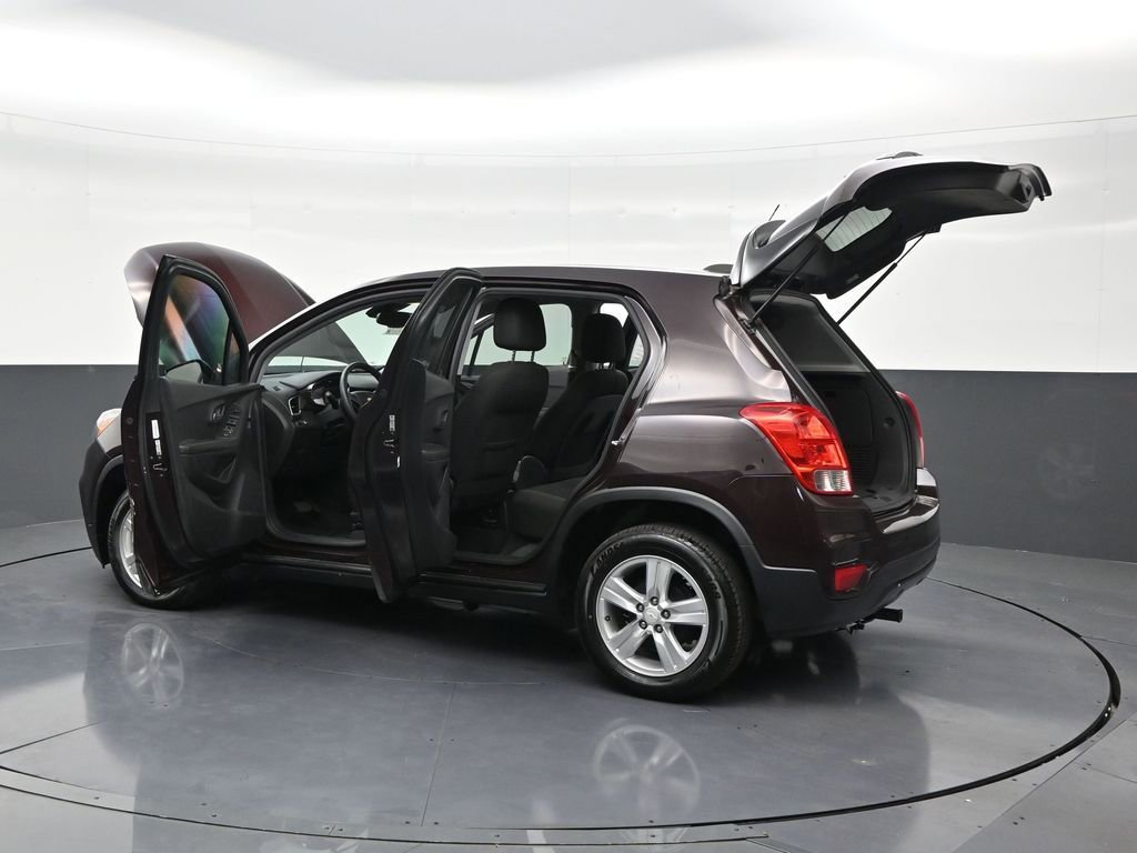 Used 2021 Chevrolet Trax LS image 32